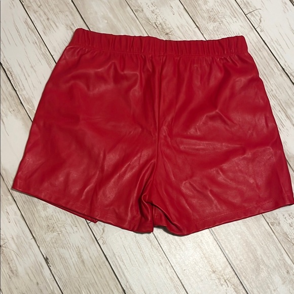 Haley & June Red Faux Leather Women's Skort size Large - Picture 2 of 6